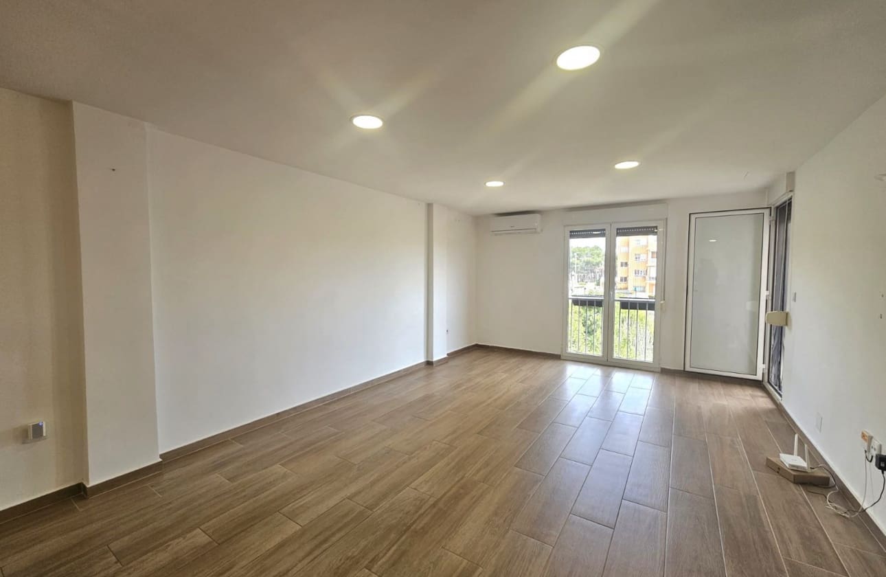 3 makuuhuone Ranta-asunto myytävänä paikassa Guardamar del Segura mukana 
autotalli - 220 000 € (Ref: 9808603)