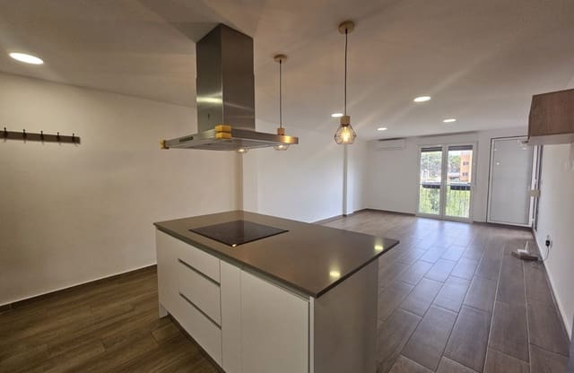 3 makuuhuone Ranta-asunto myytävänä paikassa Zona Pueblo, Guardamar del Segura mukana 
autotalli - 220 000 € (Ref: 9808603)