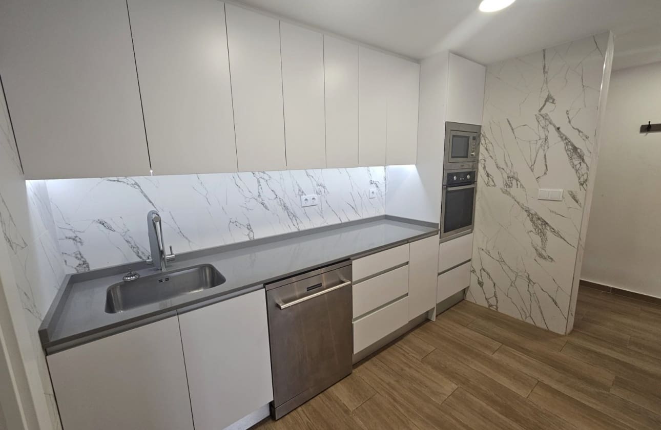 3 makuuhuone Ranta-asunto myytävänä paikassa Guardamar del Segura mukana 
autotalli - 220 000 € (Ref: 9808603)