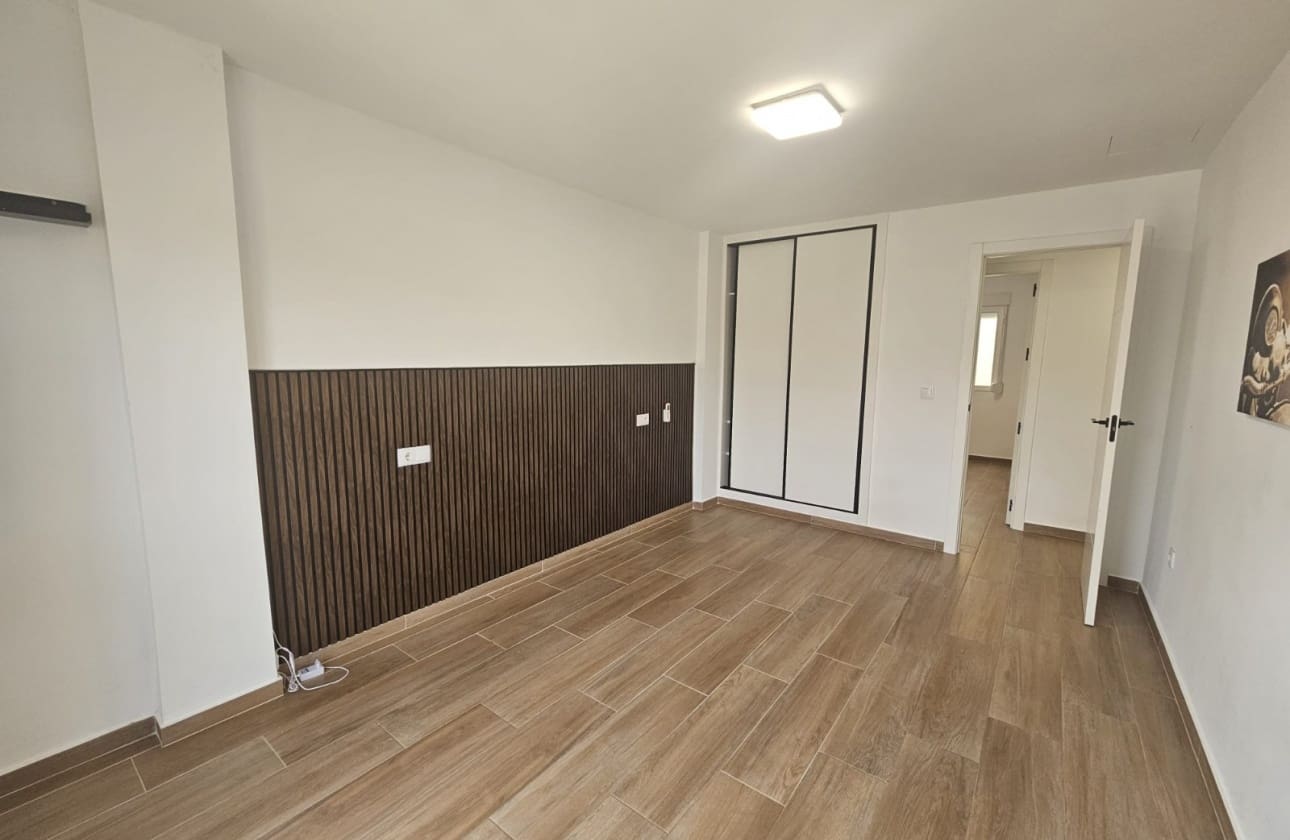 3 makuuhuone Ranta-asunto myytävänä paikassa Guardamar del Segura mukana 
autotalli - 220 000 € (Ref: 9808603)