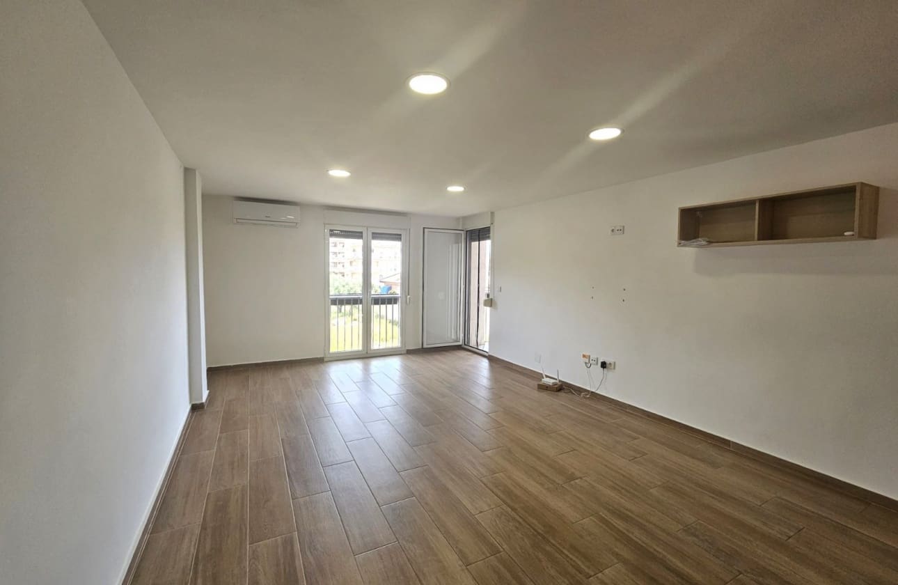 3 makuuhuone Ranta-asunto myytävänä paikassa Guardamar del Segura mukana 
autotalli - 220 000 € (Ref: 9808603)