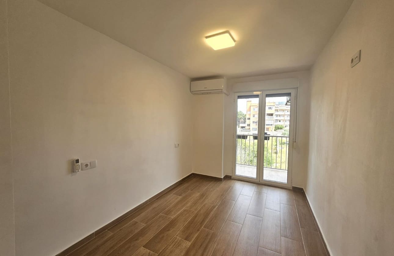 3 makuuhuone Ranta-asunto myytävänä paikassa Guardamar del Segura mukana 
autotalli - 220 000 € (Ref: 9808603)