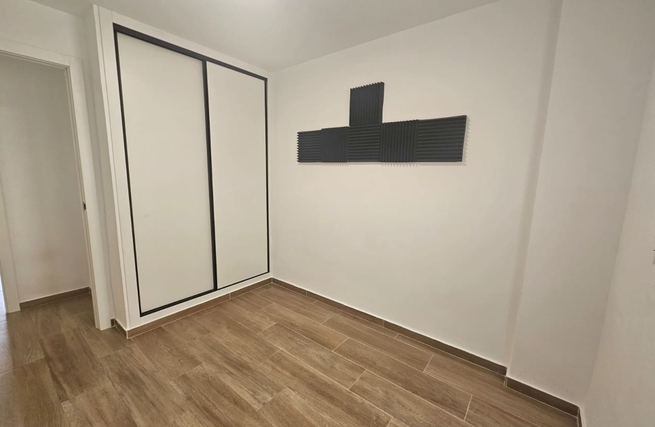 3 makuuhuone Ranta-asunto myytävänä paikassa Guardamar del Segura mukana 
autotalli - 220 000 € (Ref: 9808603)