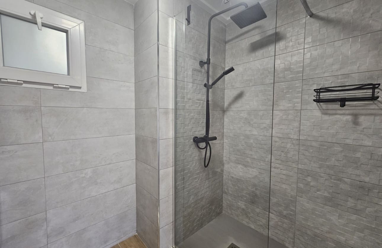 3 makuuhuone Ranta-asunto myytävänä paikassa Guardamar del Segura mukana 
autotalli - 220 000 € (Ref: 9808603)