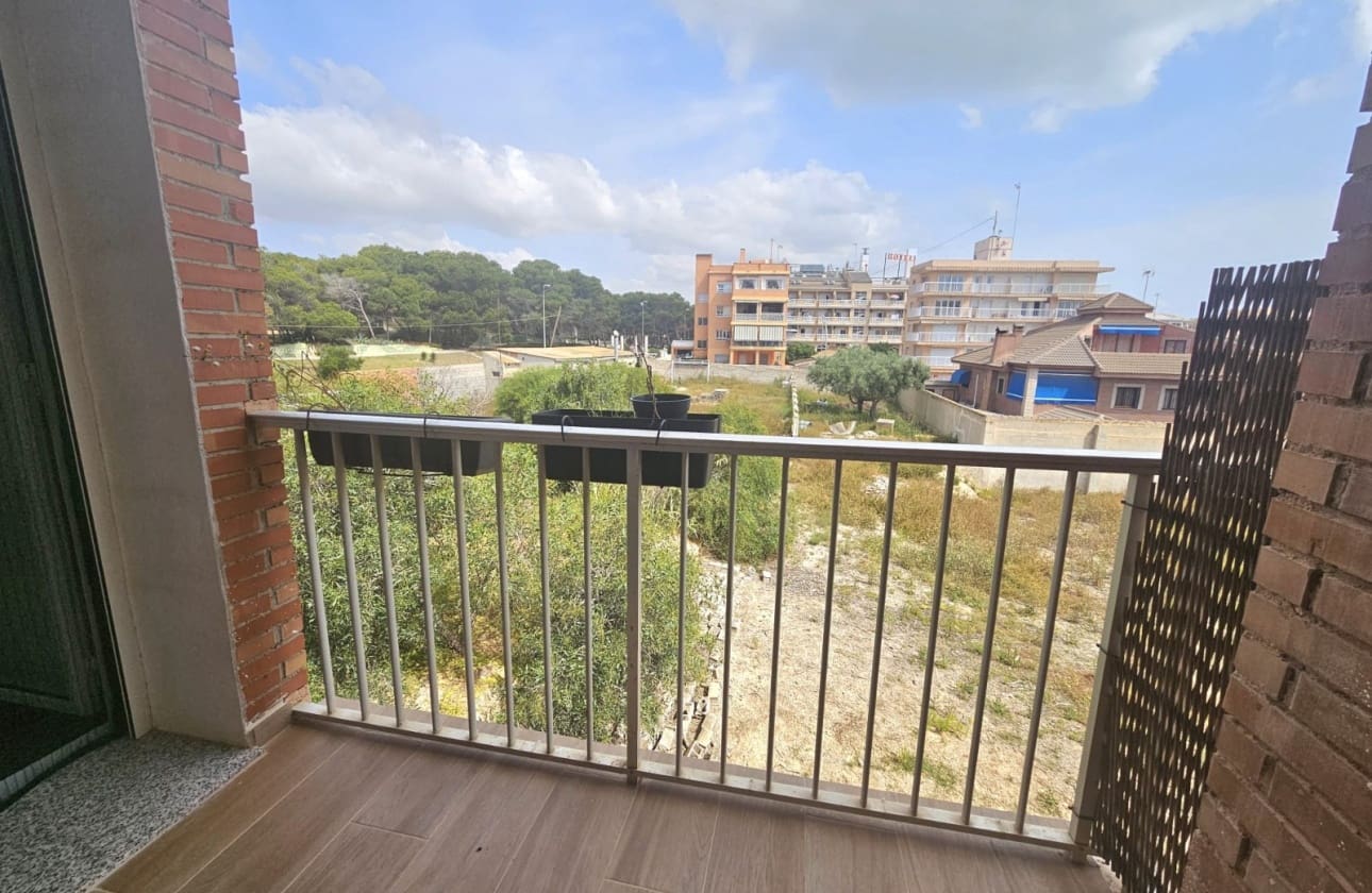 3 makuuhuone Ranta-asunto myytävänä paikassa Guardamar del Segura mukana 
autotalli - 220 000 € (Ref: 9808603)