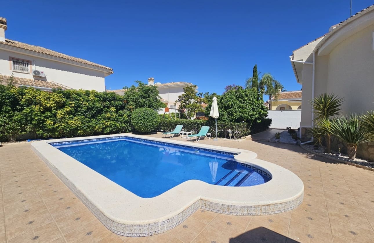 Chalet de 3 habitaciones en Ciudad Quesada en venta con piscina garaje - 430.000 € (Ref: 9815150)