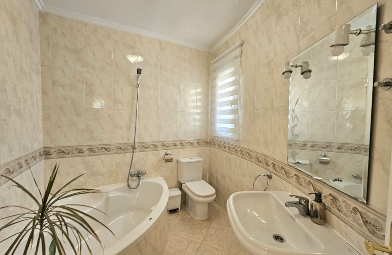 Chalet de 3 habitaciones en Ciudad Quesada en venta con piscina garaje - 430.000 € (Ref: 9815150)