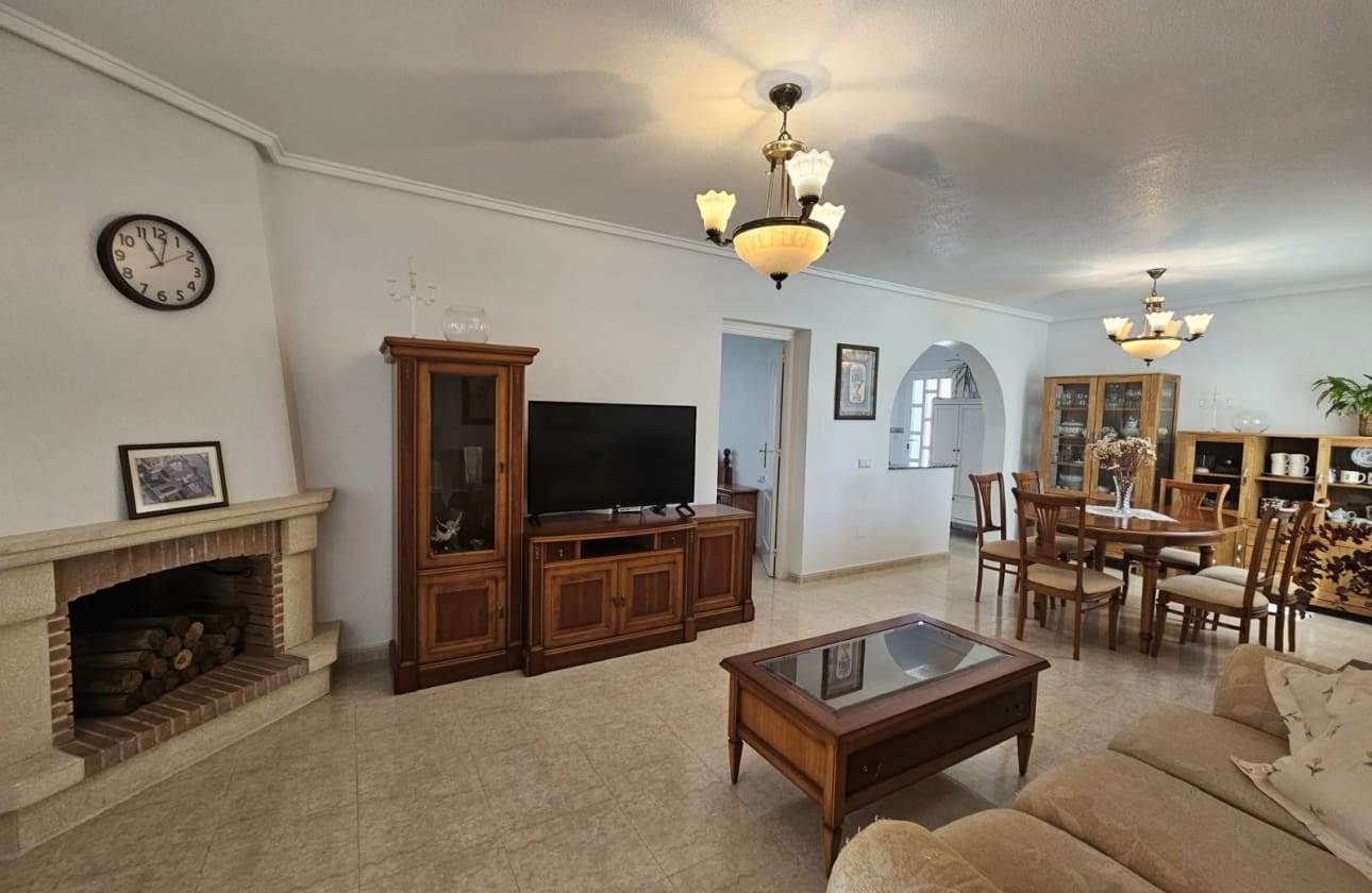 Chalet de 3 habitaciones en Ciudad Quesada en venta con piscina garaje - 430.000 € (Ref: 9815150)