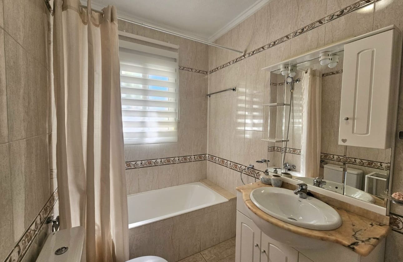 Chalet de 3 habitaciones en Ciudad Quesada en venta con piscina garaje - 430.000 € (Ref: 9815150)