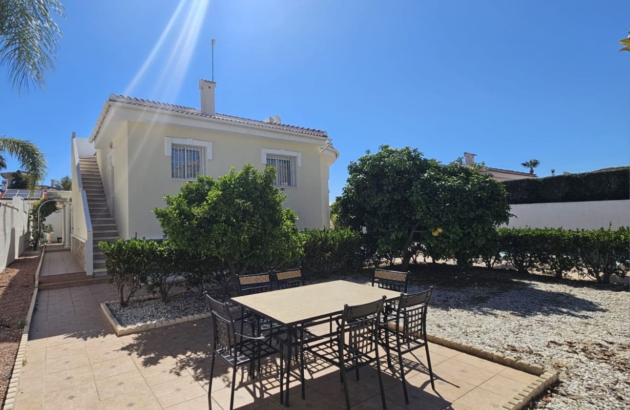 Chalet de 3 habitaciones en Ciudad Quesada en venta con piscina garaje - 430.000 € (Ref: 9815150)