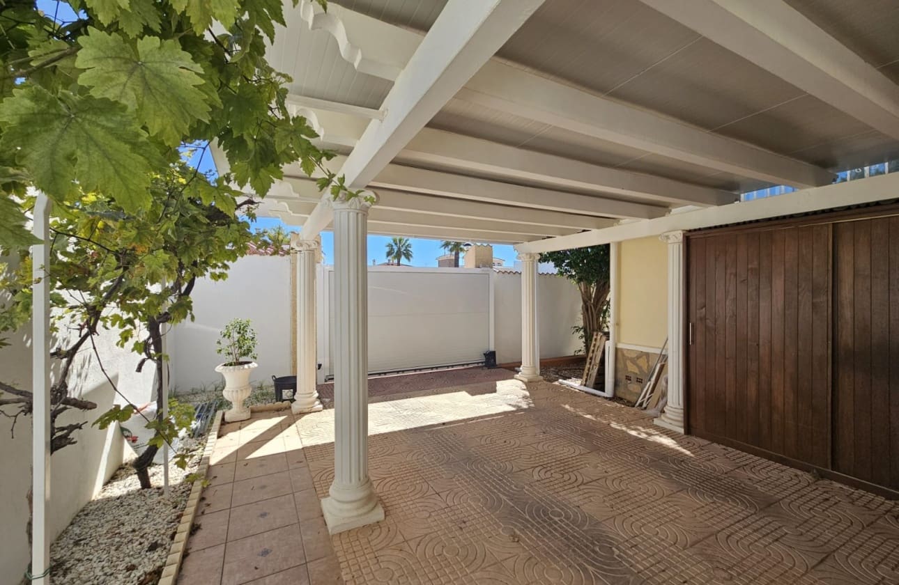 Chalet de 3 habitaciones en Ciudad Quesada en venta con piscina garaje - 430.000 € (Ref: 9815150)