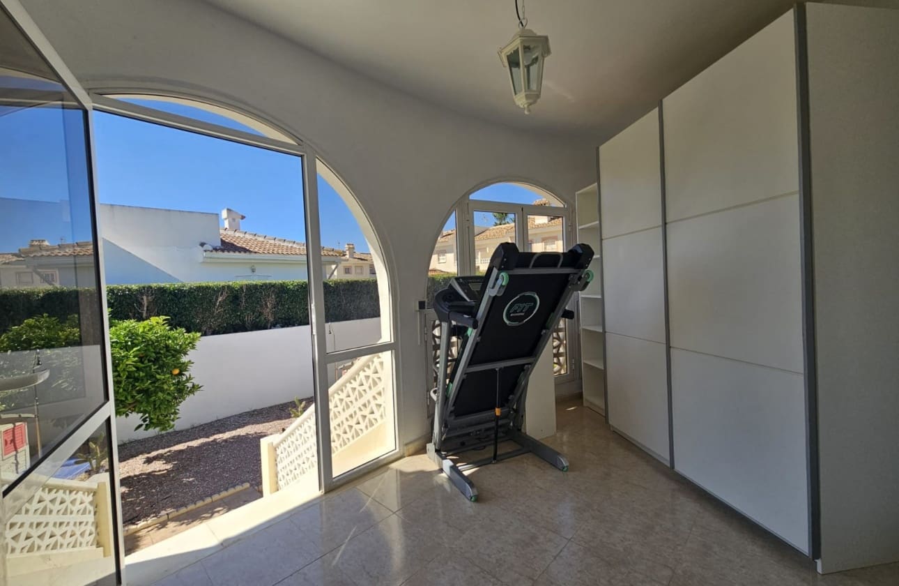 Chalet de 3 habitaciones en Ciudad Quesada en venta con piscina garaje - 430.000 € (Ref: 9815150)