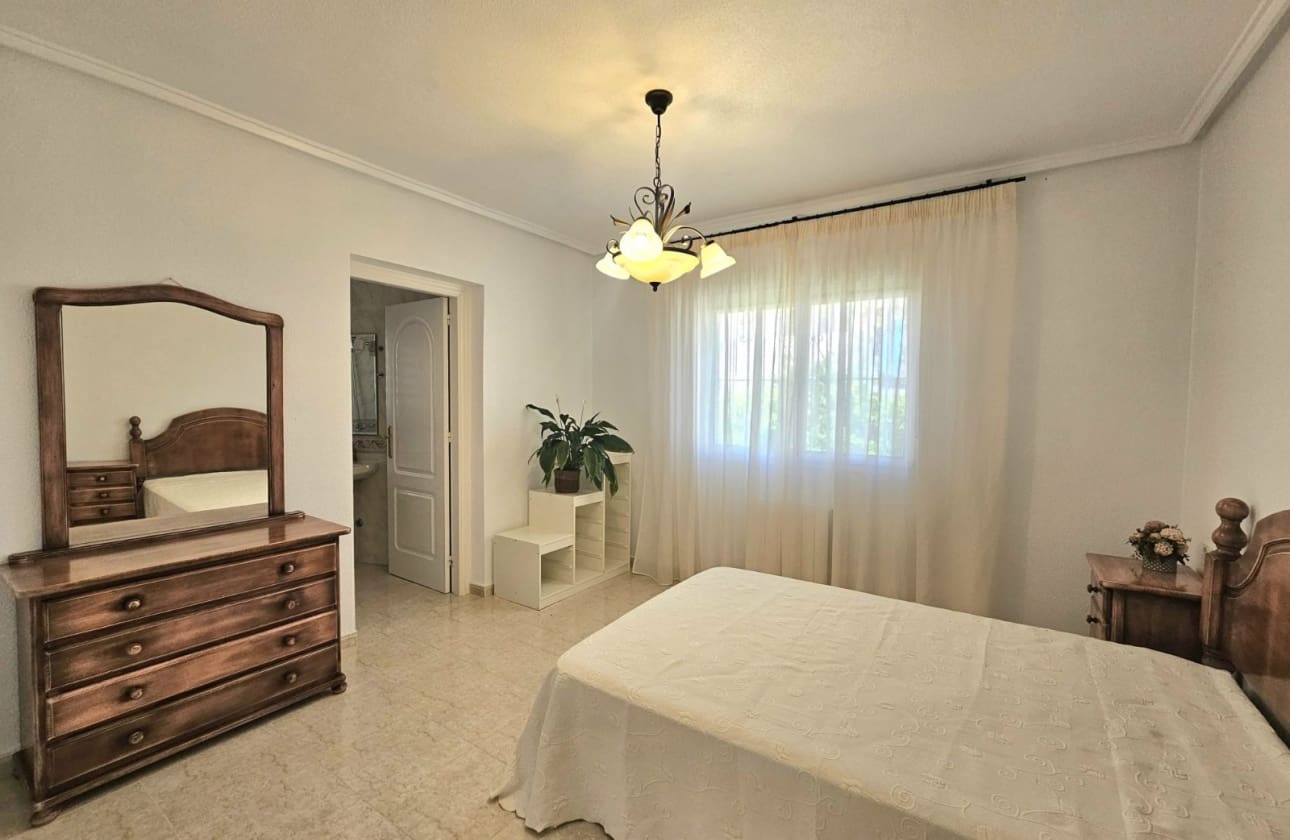 Chalet de 3 habitaciones en Ciudad Quesada en venta con piscina garaje - 430.000 € (Ref: 9815150)