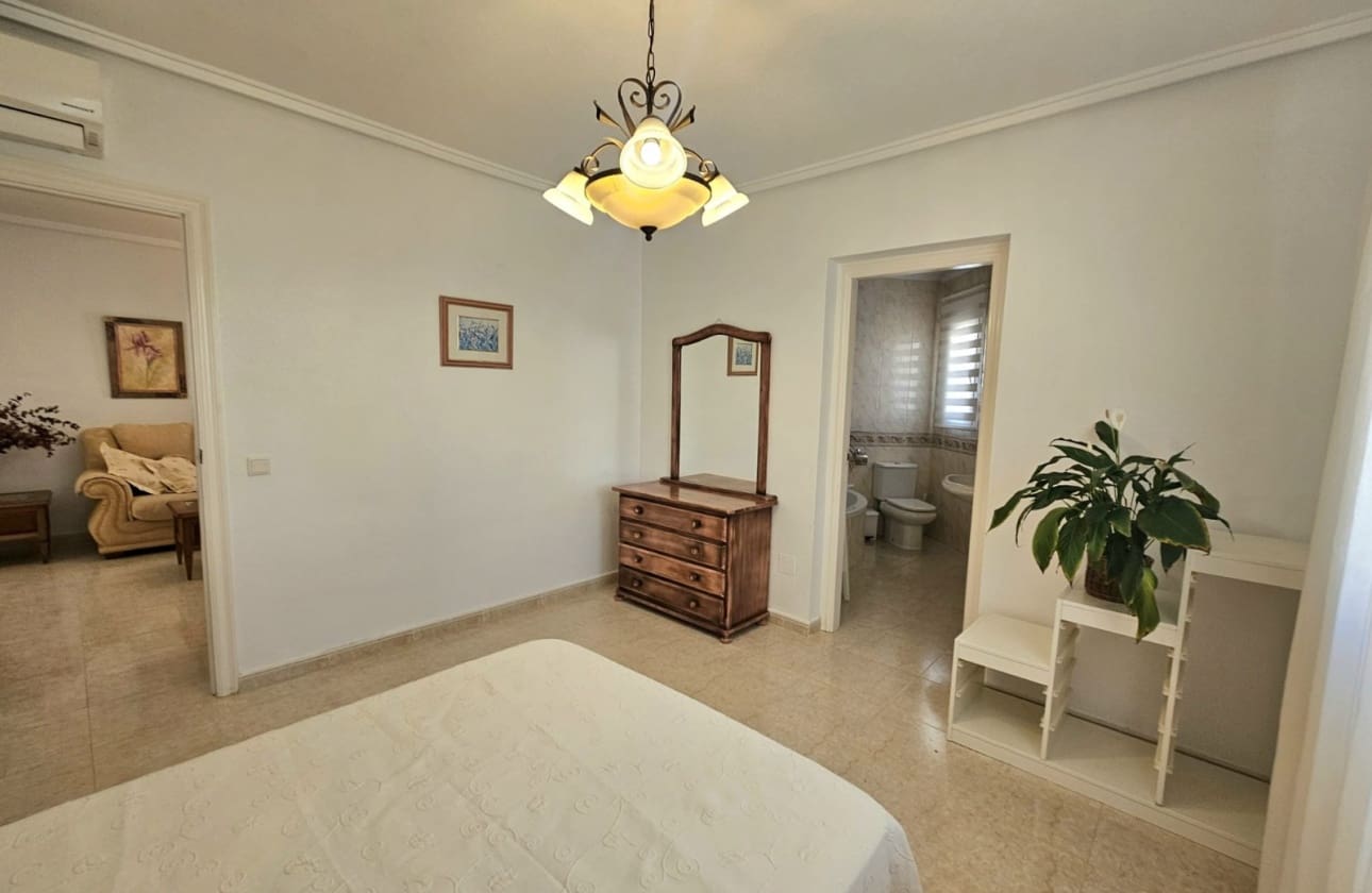 Chalet de 3 habitaciones en Ciudad Quesada en venta con piscina garaje - 430.000 € (Ref: 9815150)