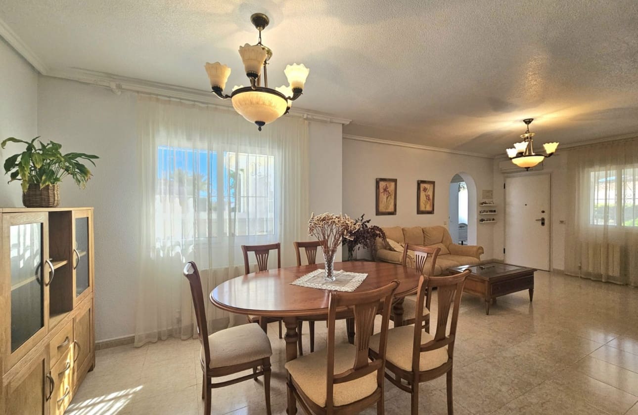 Chalet de 3 habitaciones en Ciudad Quesada en venta con piscina garaje - 430.000 € (Ref: 9815150)