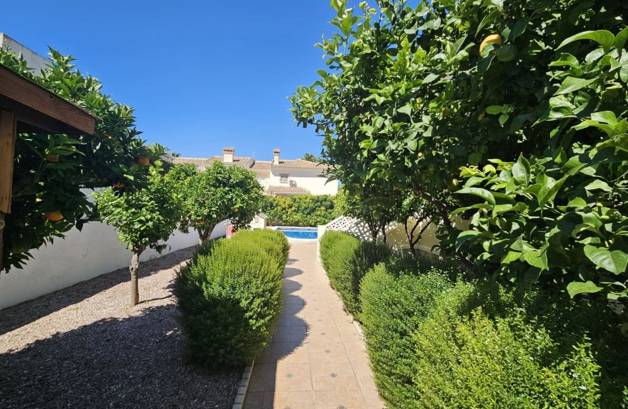Chalet de 3 habitaciones en Ciudad Quesada en venta con piscina garaje - 430.000 € (Ref: 9815150)