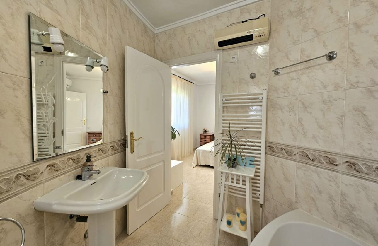 Chalet de 3 habitaciones en Ciudad Quesada en venta con piscina garaje - 430.000 € (Ref: 9815150)