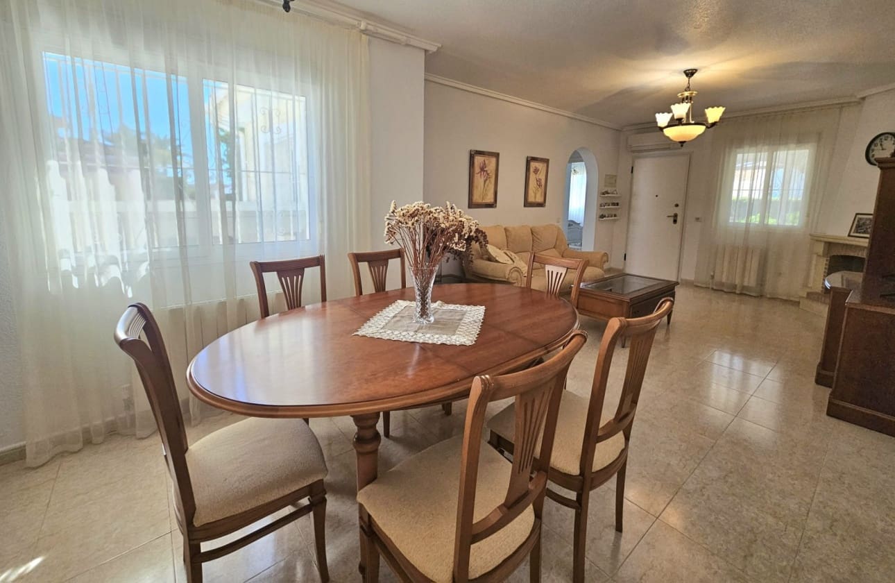 Chalet de 3 habitaciones en Ciudad Quesada en venta con piscina garaje - 430.000 € (Ref: 9815150)