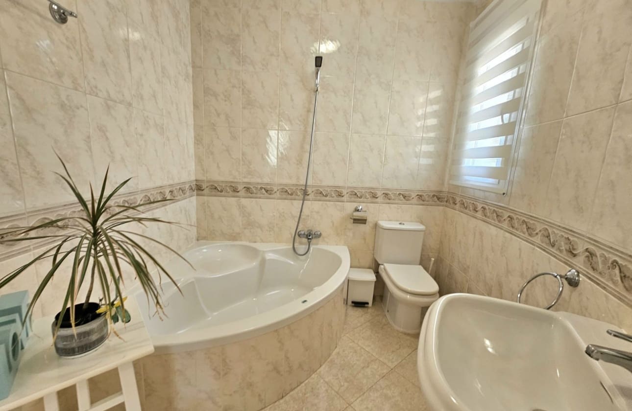 Chalet de 3 habitaciones en Ciudad Quesada en venta con piscina garaje - 430.000 € (Ref: 9815150)