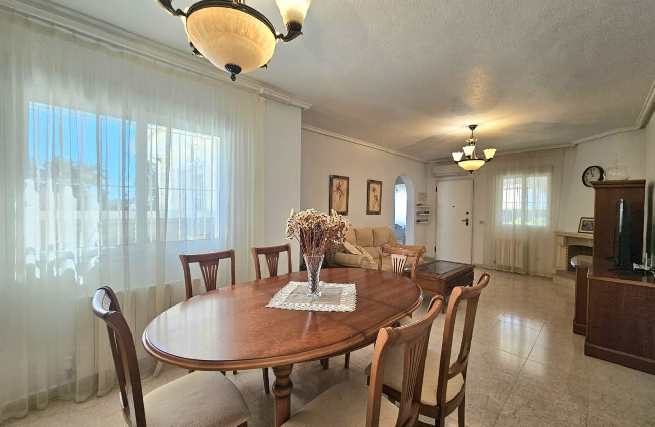 Chalet de 3 habitaciones en Ciudad Quesada en venta con piscina garaje - 430.000 € (Ref: 9815150)