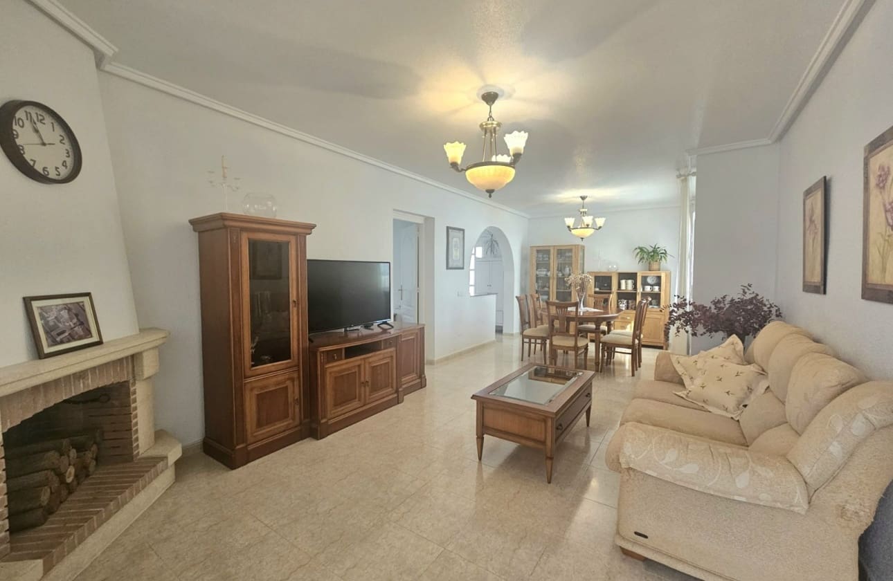 Chalet de 3 habitaciones en Ciudad Quesada en venta con piscina garaje - 430.000 € (Ref: 9815150)