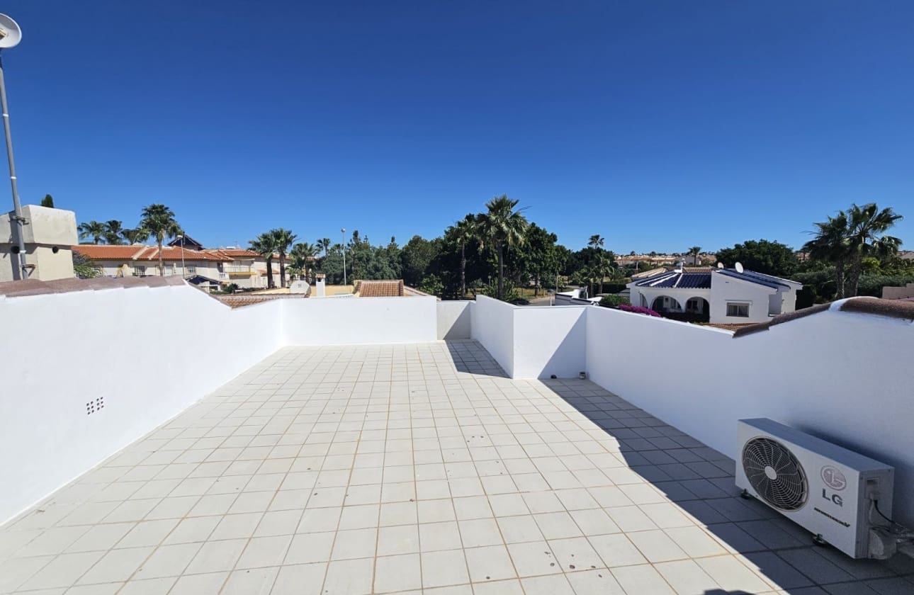 Chalet de 3 habitaciones en Ciudad Quesada en venta con piscina garaje - 430.000 € (Ref: 9815150)