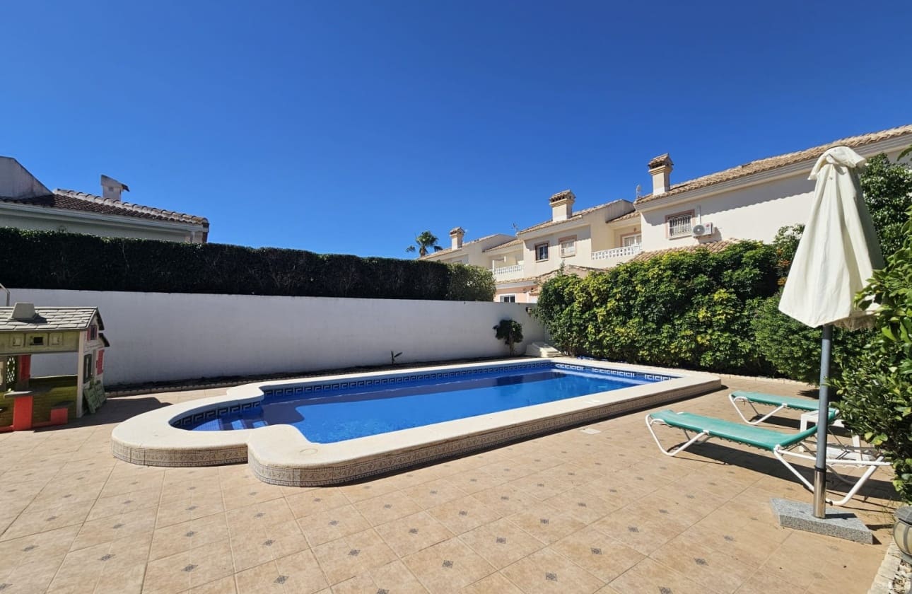 Chalet de 3 habitaciones en Ciudad Quesada en venta con piscina garaje - 430.000 € (Ref: 9815150)