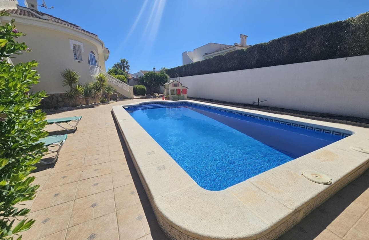 Chalet de 3 habitaciones en Ciudad Quesada en venta con piscina garaje - 430.000 € (Ref: 9815150)