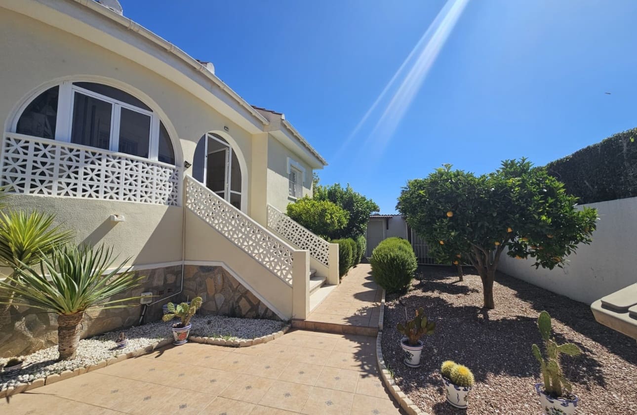 Chalet de 3 habitaciones en Ciudad Quesada en venta con piscina garaje - 430.000 € (Ref: 9815150)