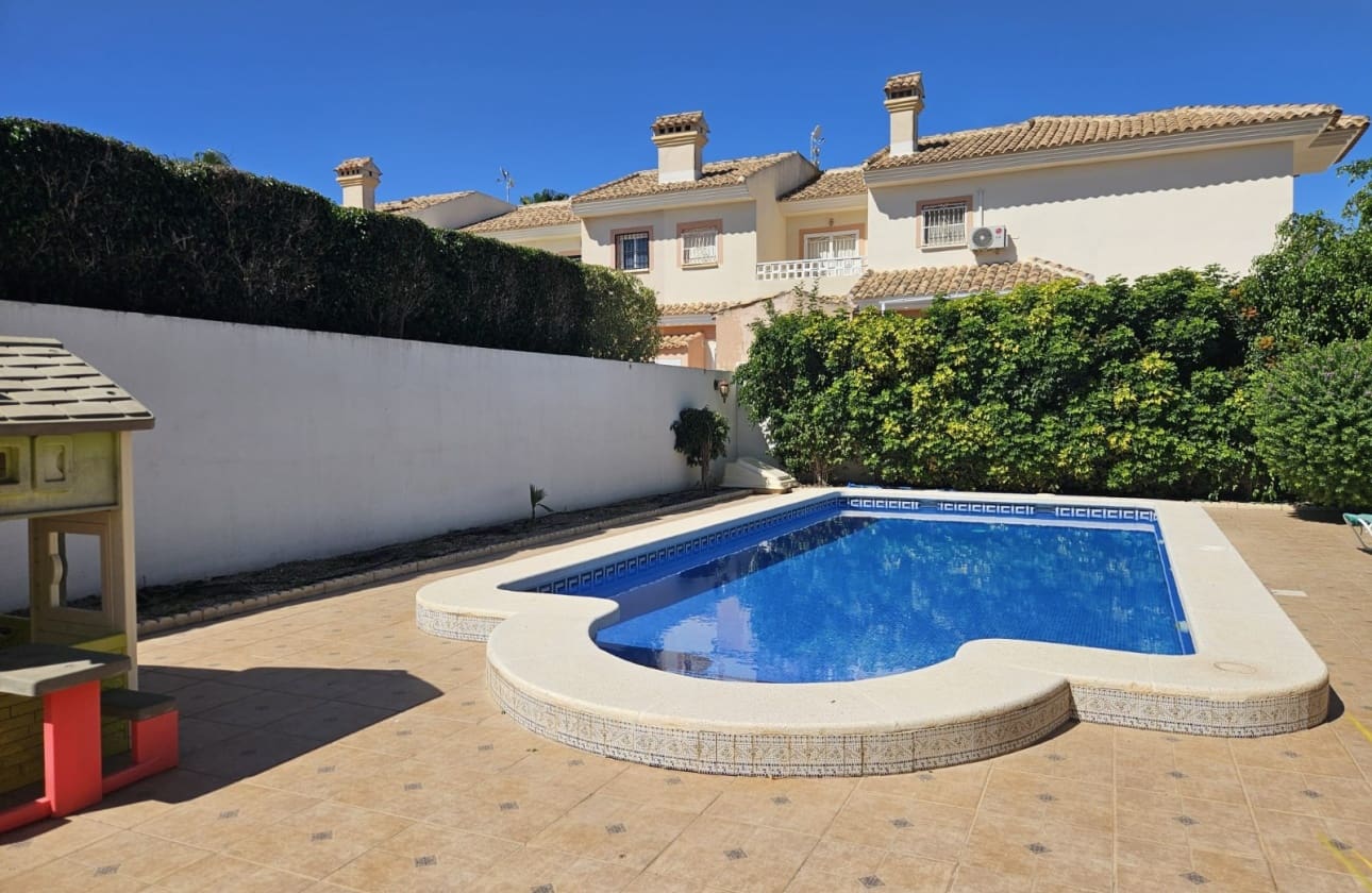 Chalet de 3 habitaciones en Ciudad Quesada en venta con piscina garaje - 430.000 € (Ref: 9815150)