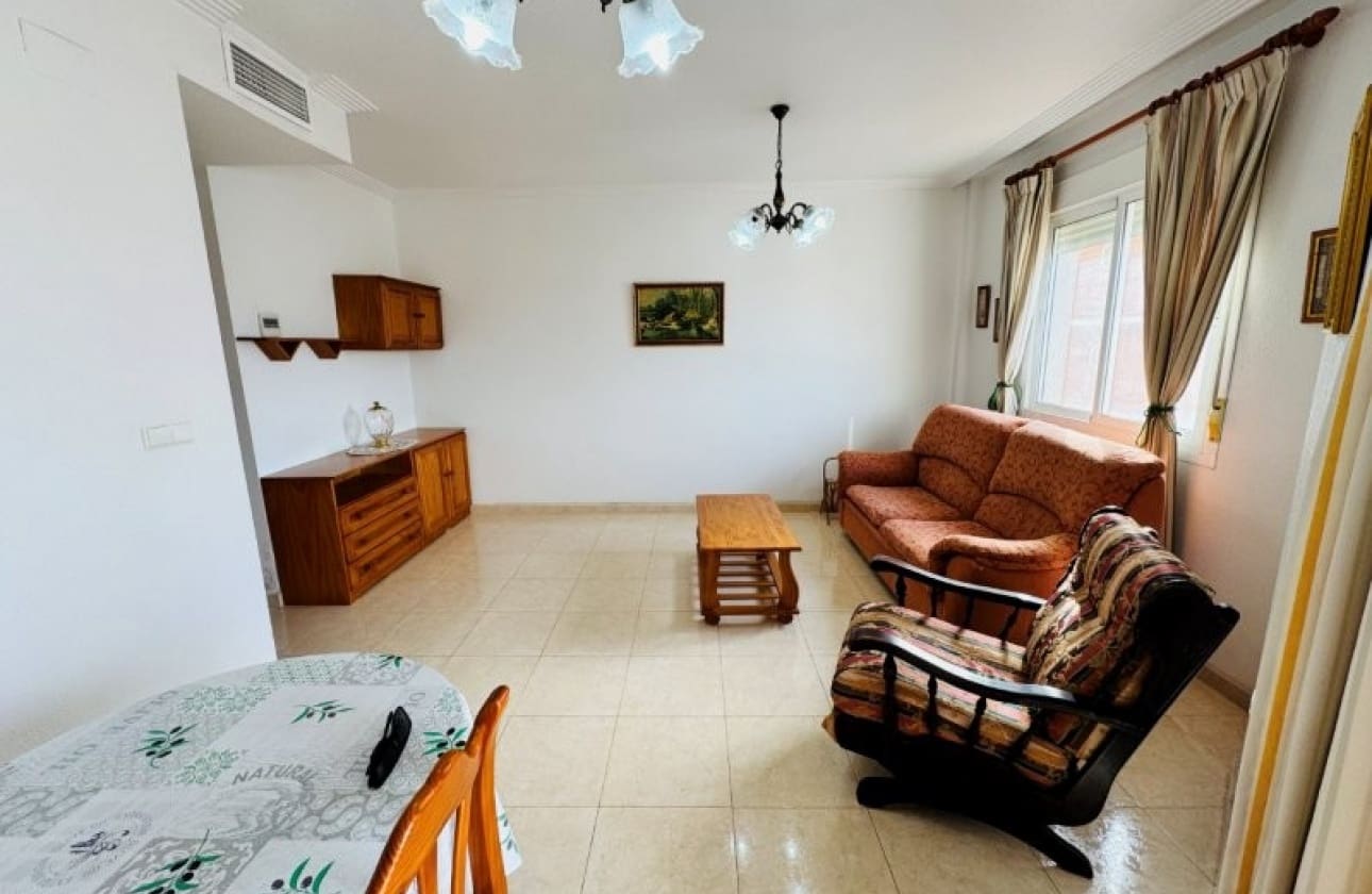 2 makuuhuone Huoneisto myytävänä paikassa Torrevieja mukana uima-altaan - 179 000 € (Ref: 9826575)