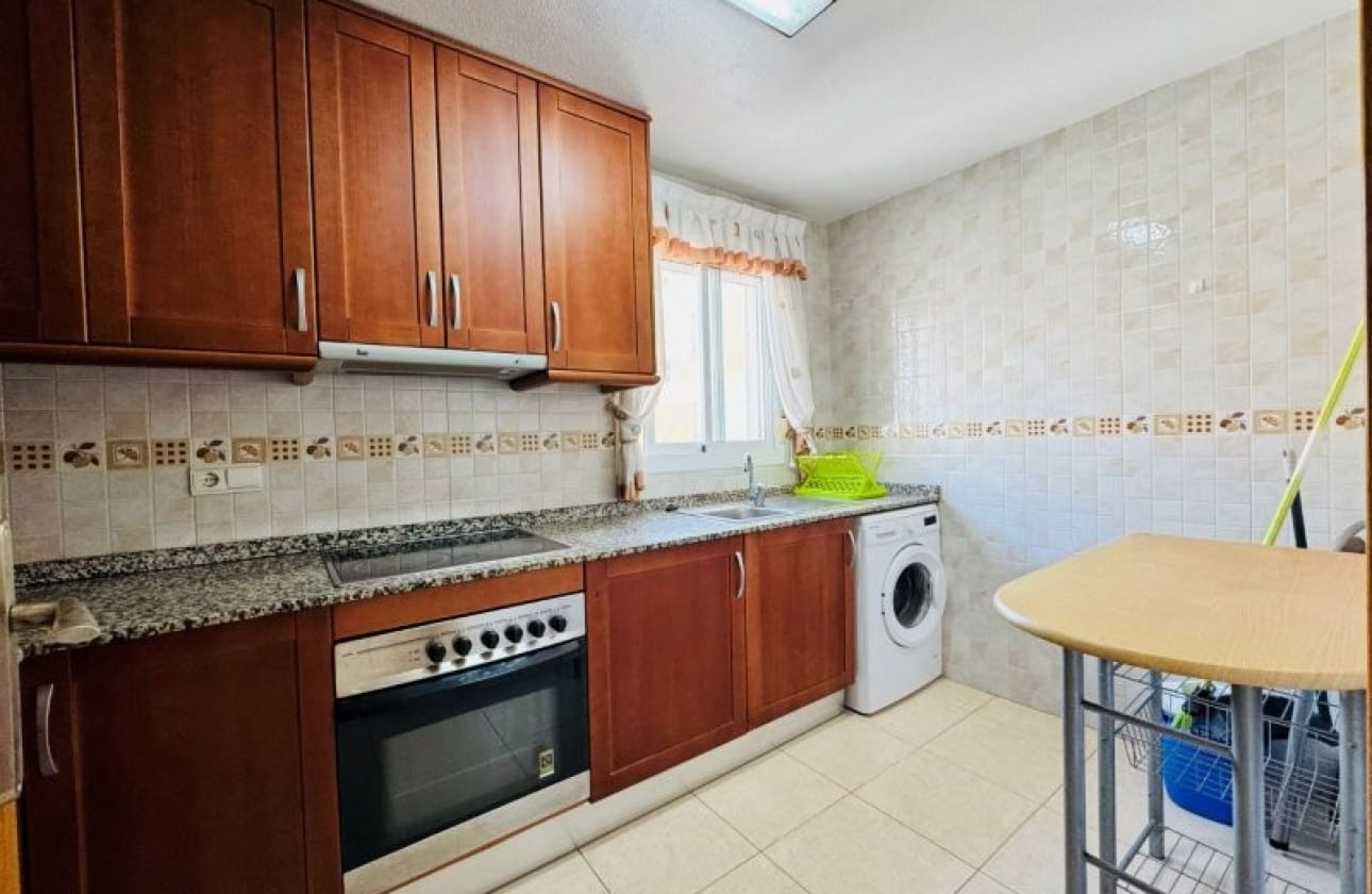 2 makuuhuone Huoneisto myytävänä paikassa Torrevieja mukana uima-altaan - 179 000 € (Ref: 9826575)