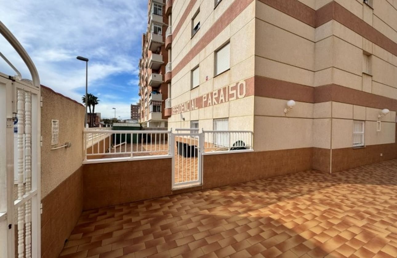 2 makuuhuone Huoneisto myytävänä paikassa Torrevieja mukana uima-altaan - 179 000 € (Ref: 9826575)