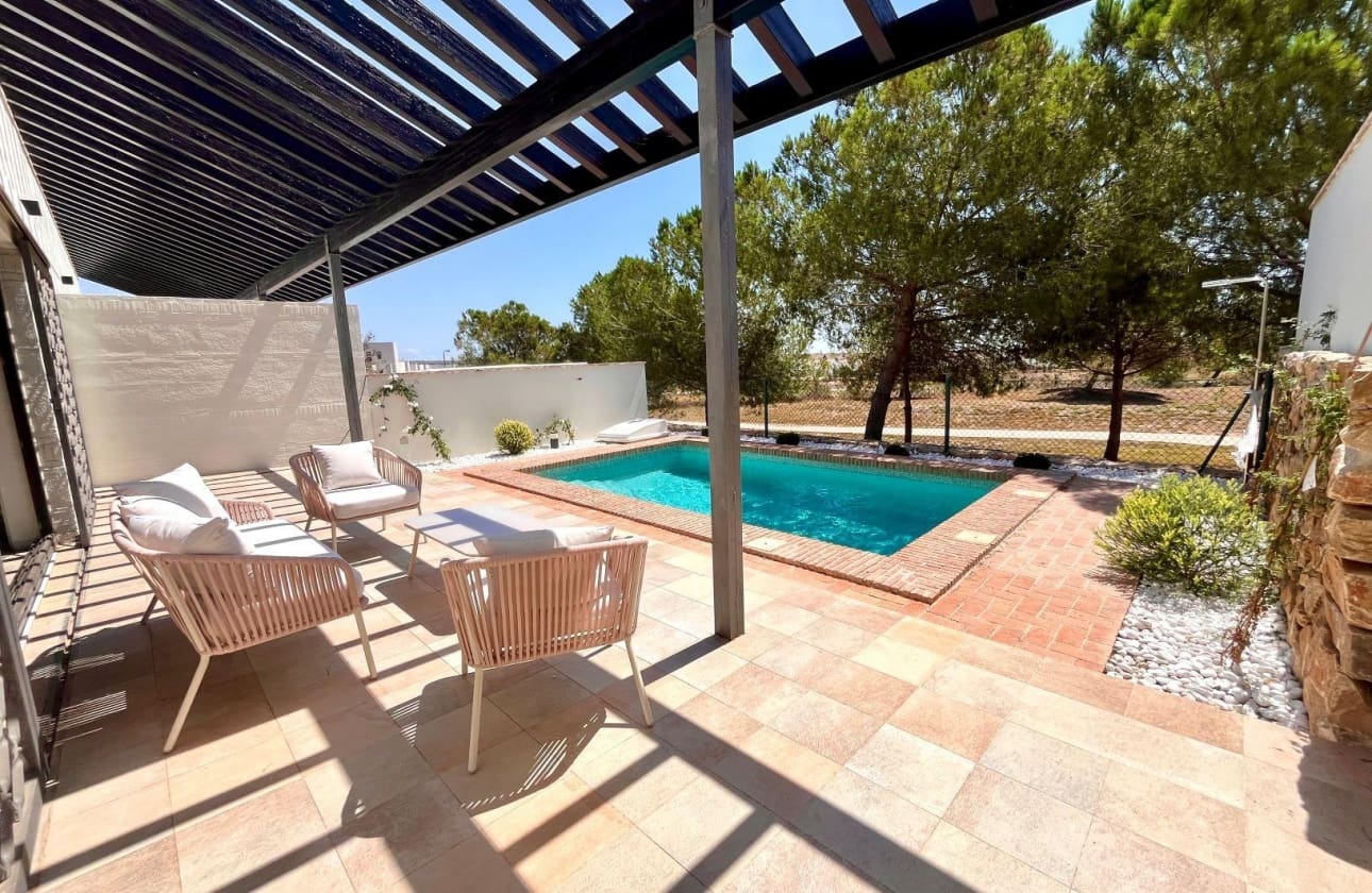 2 bedroom Villa for sale in La Peraleja Golf Resort - € 298,000 (Ref: 9844021)