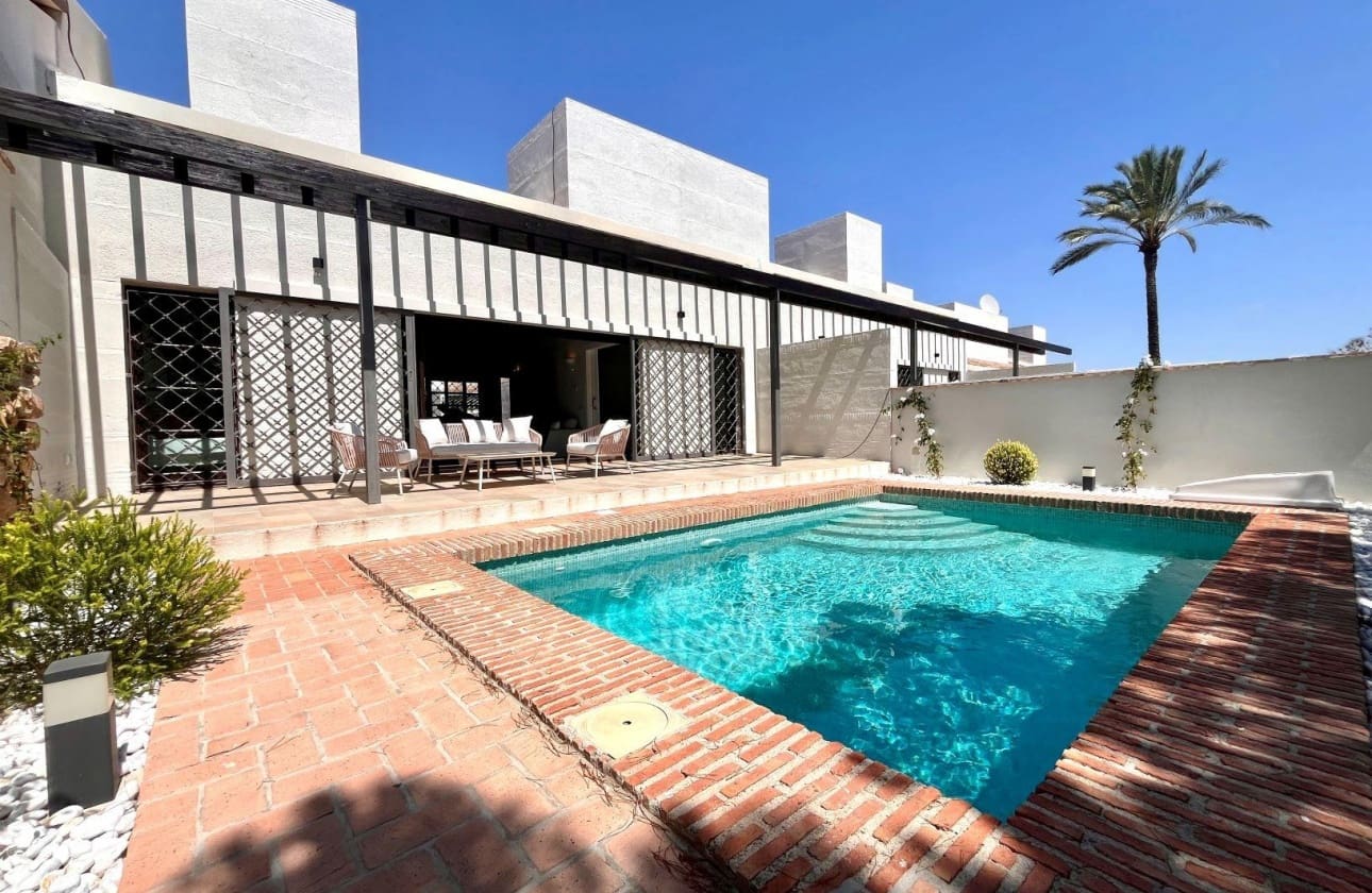 2 bedroom Villa for sale in La Peraleja Golf Resort - € 298,000 (Ref: 9844021)