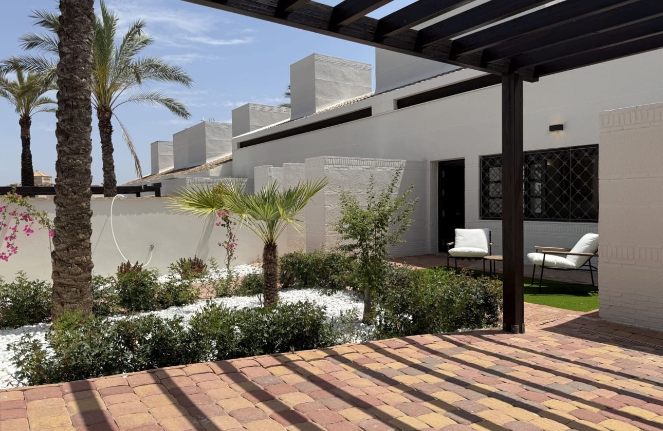 2 bedroom Villa for sale in La Peraleja Golf Resort - € 298,000 (Ref: 9844021)