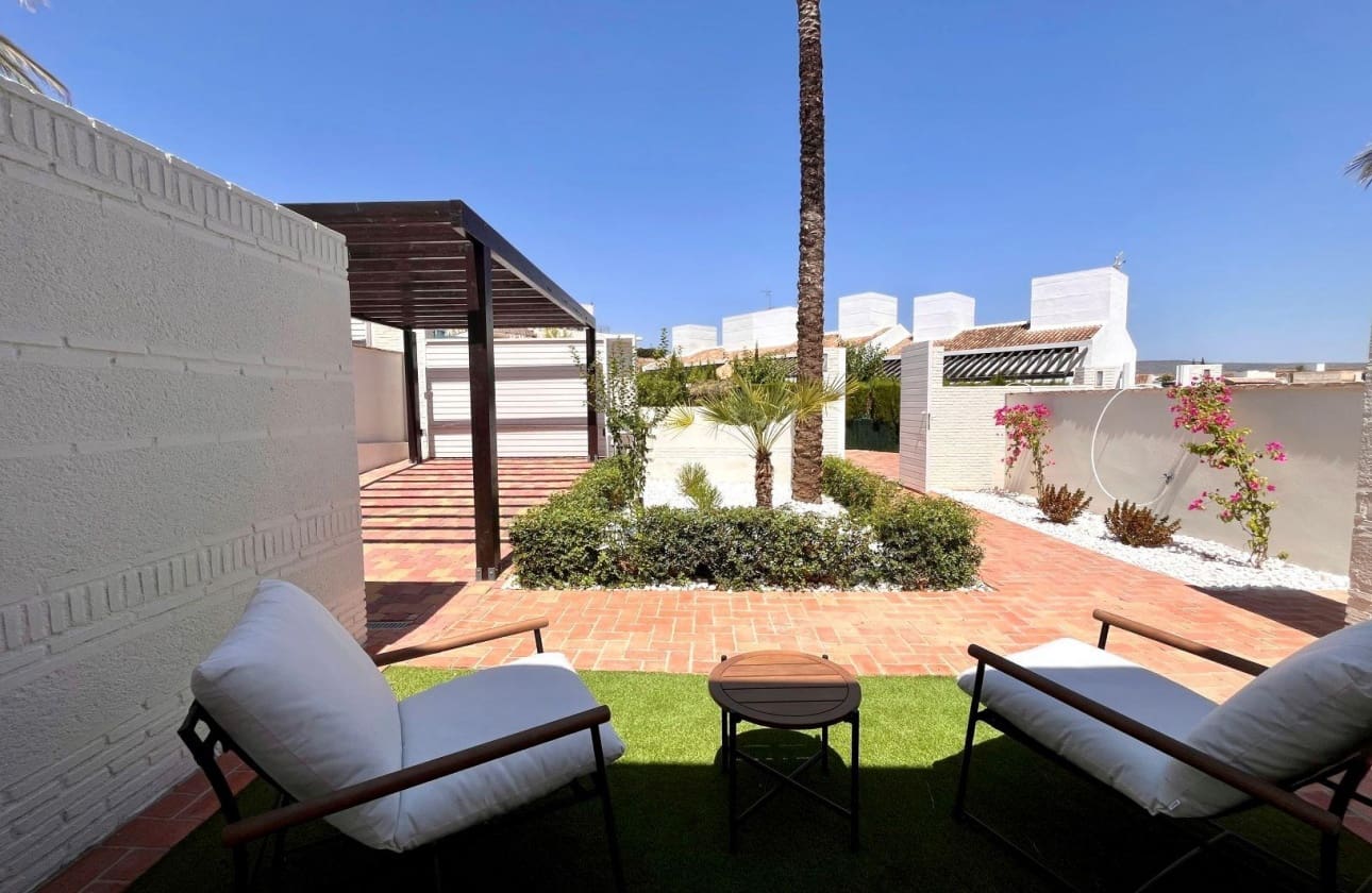 2 bedroom Villa for sale in La Peraleja Golf Resort - € 298,000 (Ref: 9844021)