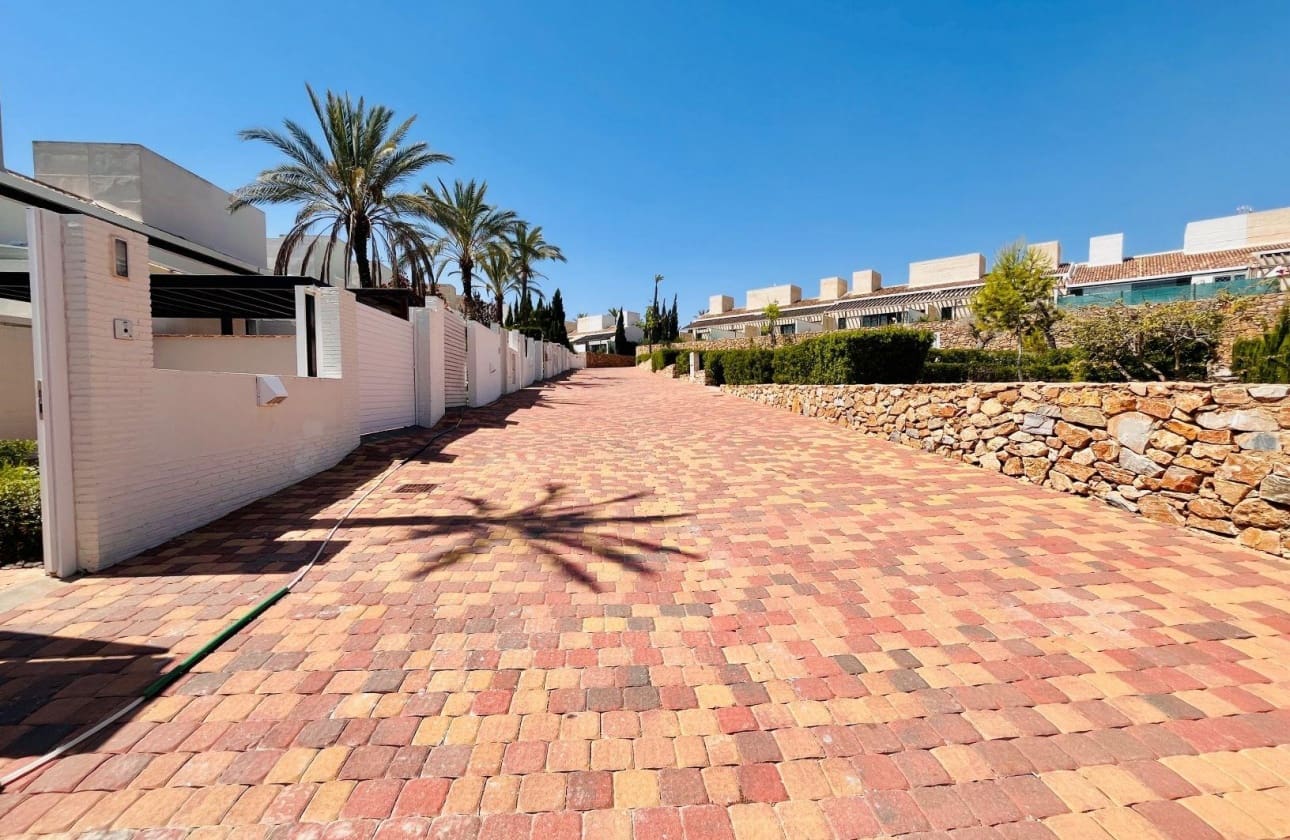 2 bedroom Villa for sale in La Peraleja Golf Resort - € 298,000 (Ref: 9844021)