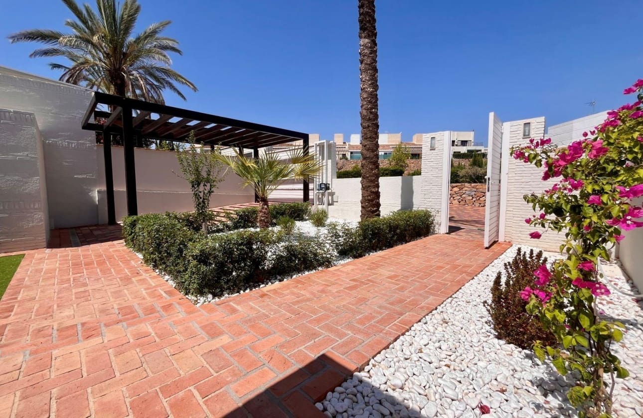 2 bedroom Villa for sale in La Peraleja Golf Resort - € 298,000 (Ref: 9844021)