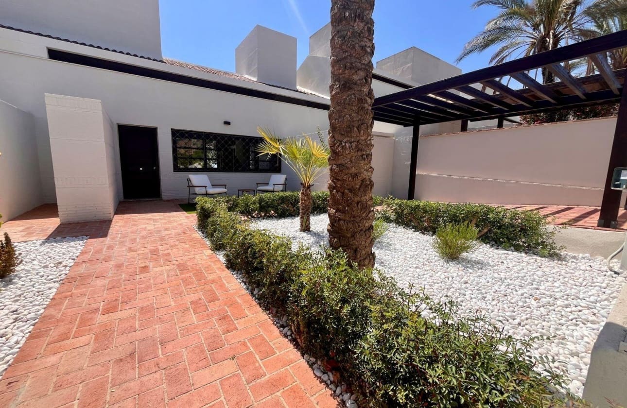 2 bedroom Villa for sale in La Peraleja Golf Resort - € 298,000 (Ref: 9844021)