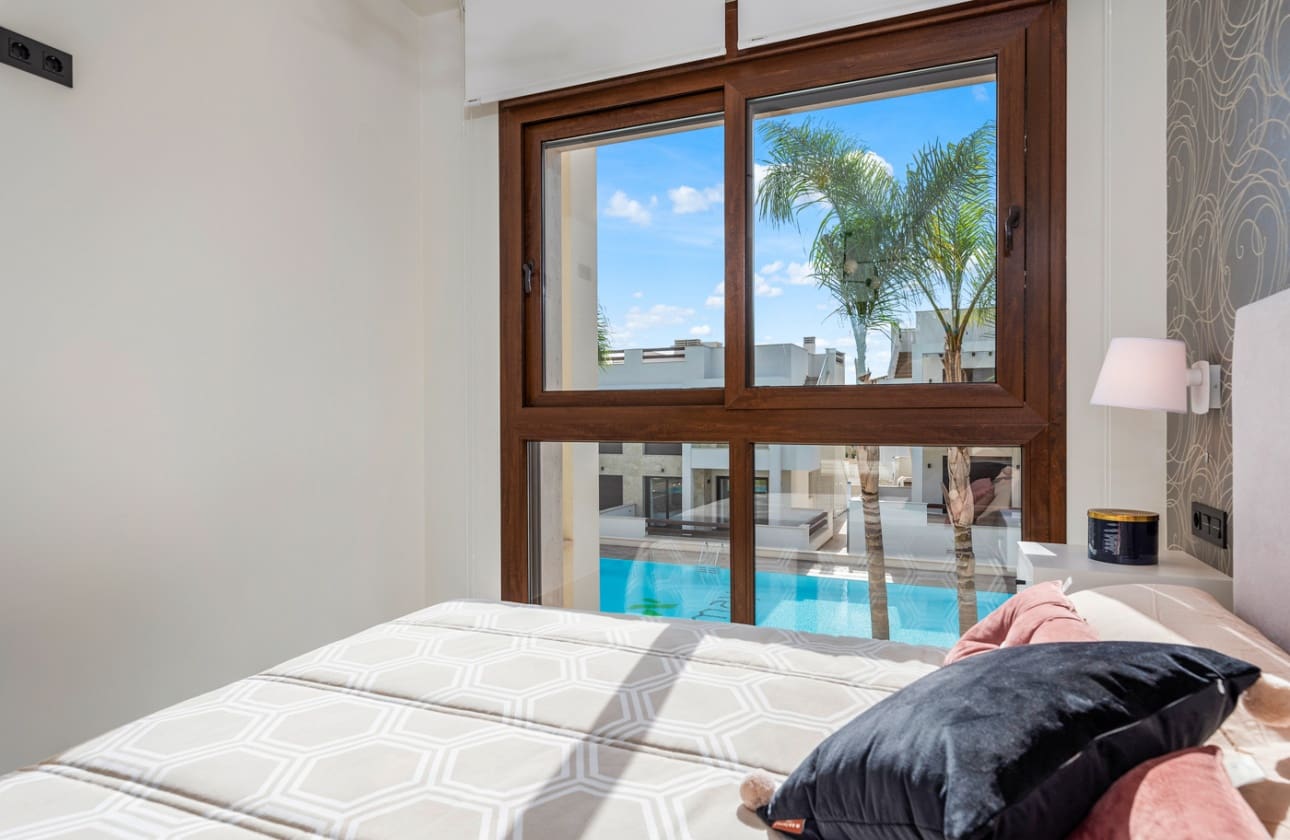 2 bedroom Bungalow for sale in Torrevieja with pool - € 300,000 (Ref: 9844024)
