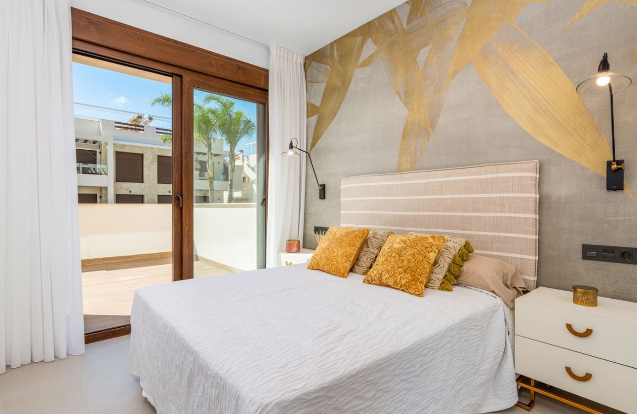 2 bedroom Bungalow for sale in Torrevieja with pool - € 300,000 (Ref: 9844024)