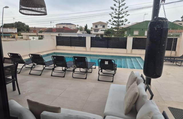 5 quarto Moradia para venda em Los Balcones com piscina garagem - 960 000 € (Ref: 9844033)