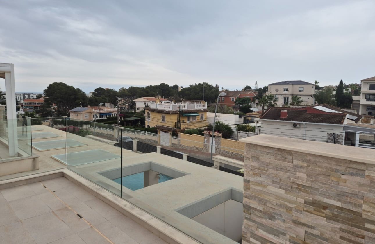 5 quarto Moradia para venda em Los Balcones com piscina garagem - 960 000 € (Ref: 9844033)