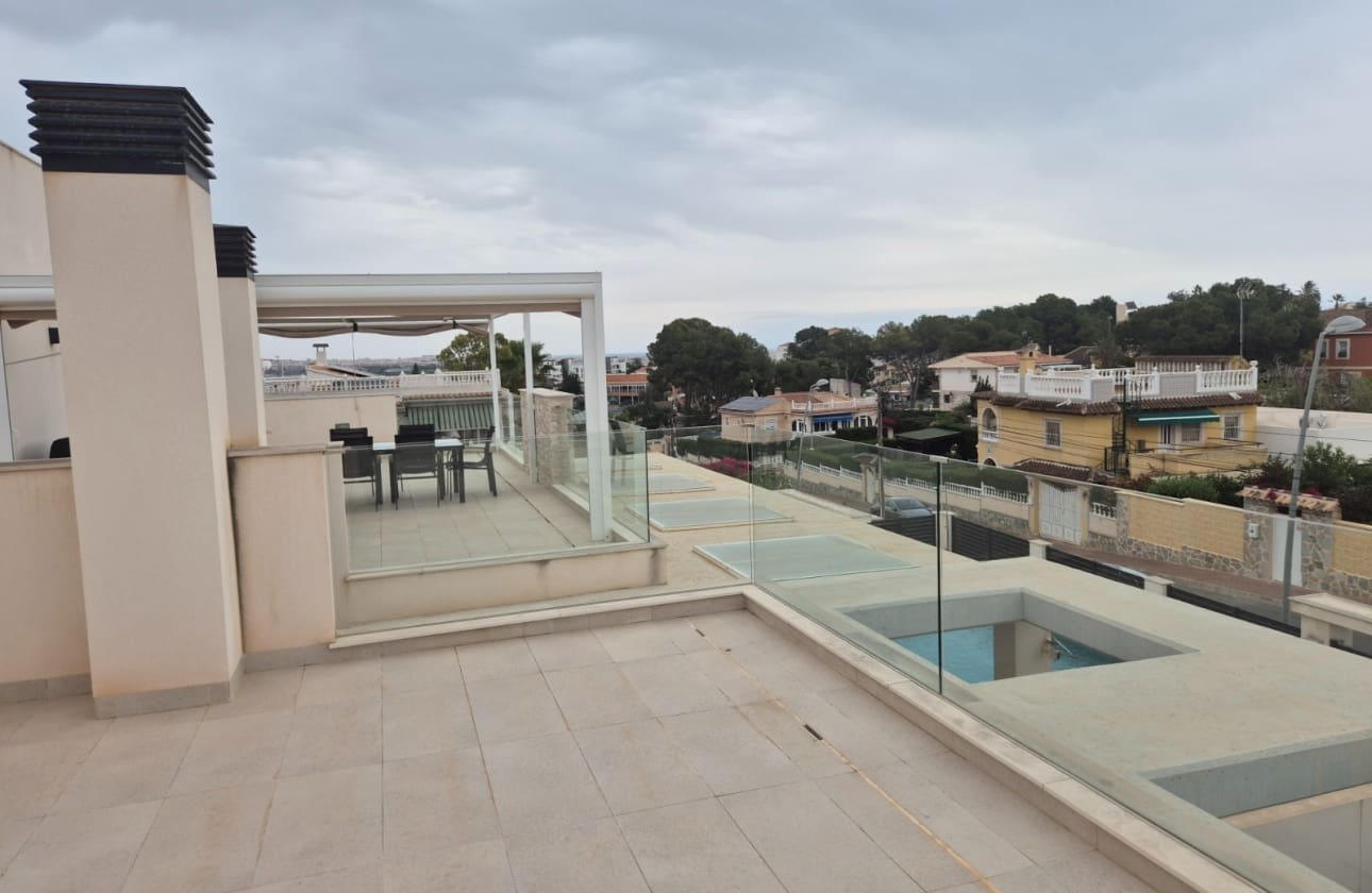 5 quarto Moradia para venda em Los Balcones com piscina garagem - 960 000 € (Ref: 9844033)