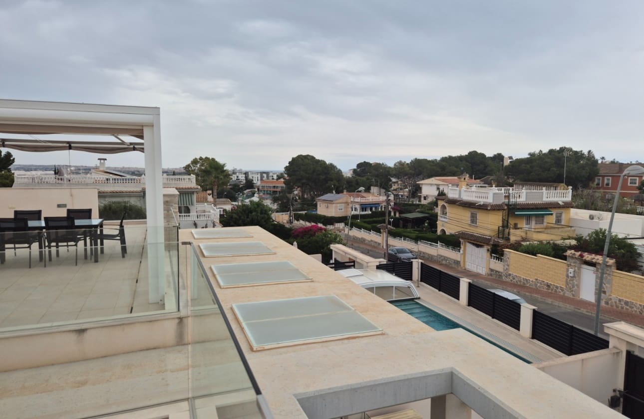 5 quarto Moradia para venda em Los Balcones com piscina garagem - 960 000 € (Ref: 9844033)