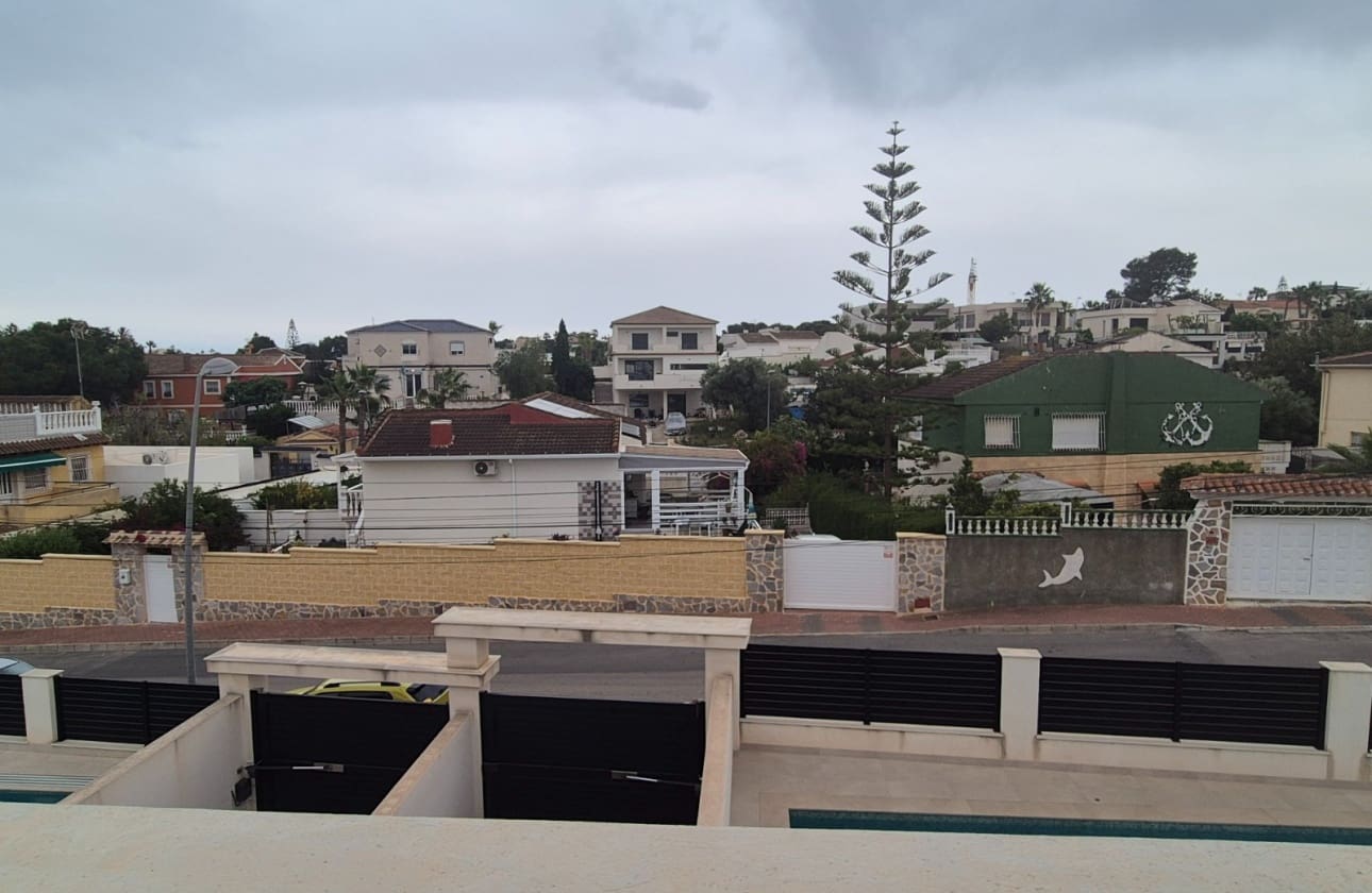 5 quarto Moradia para venda em Los Balcones com piscina garagem - 960 000 € (Ref: 9844033)