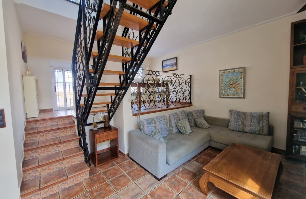 4 chambre Maison de Ville à vendre à Guardamar del Segura - 345 000 € (Ref: 9844034)