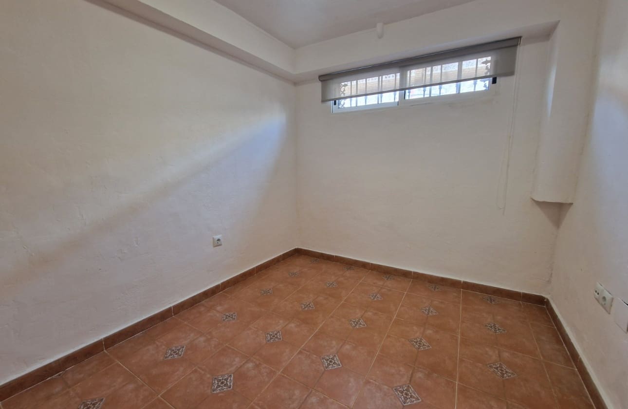 4 chambre Maison de Ville à vendre à Guardamar del Segura - 345 000 € (Ref: 9844034)