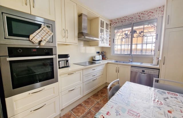 4 chambre Maison de Ville à vendre à Zona Pueblo, Guardamar del Segura - 345 000 € (Ref: 9844034)